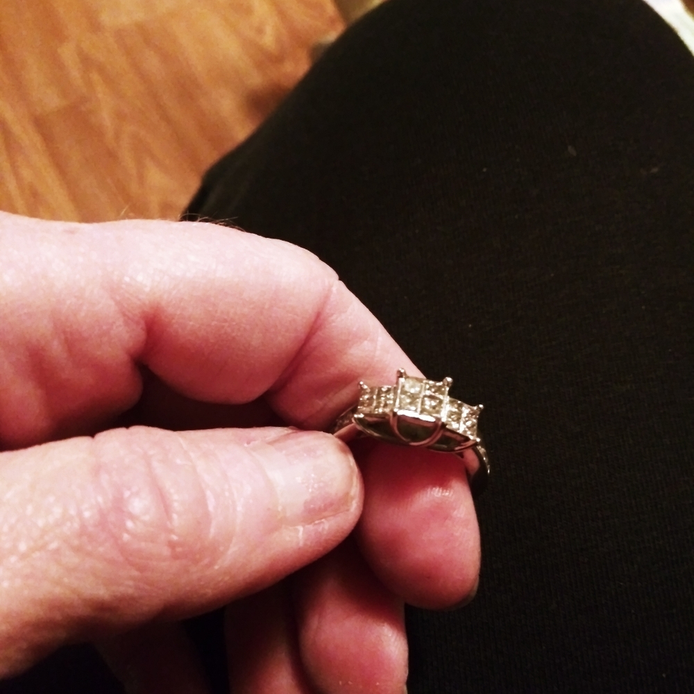 Women's 14k white gold diamond ring